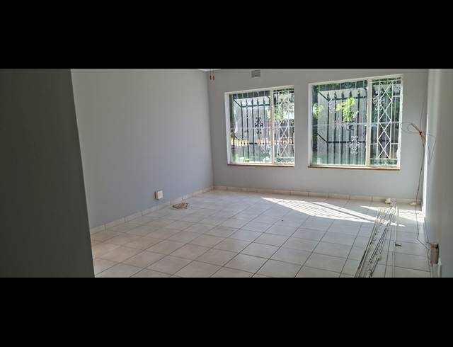 3 BEDROOM FREEHOLD TO LET IN EDELWEISS
